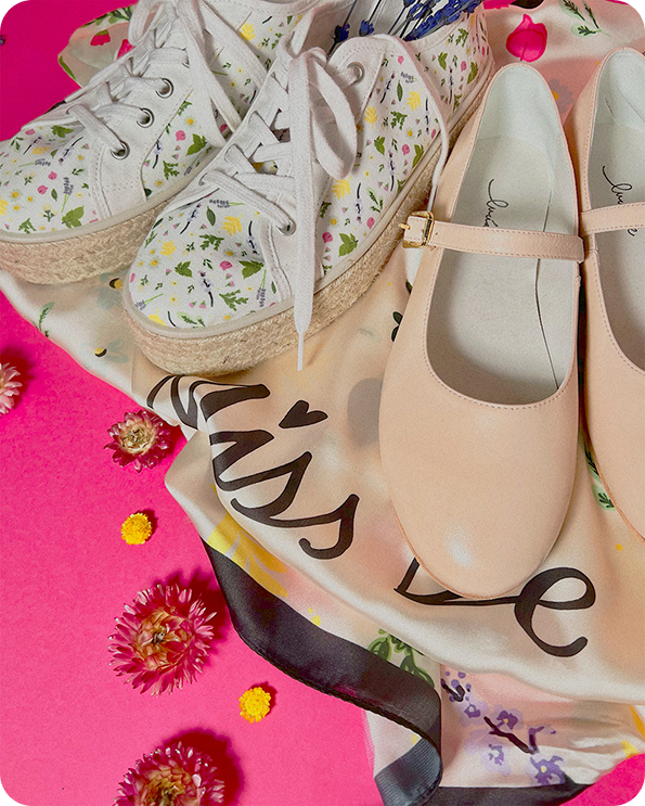 Zapatos Lucía Be sobre fondo rosa